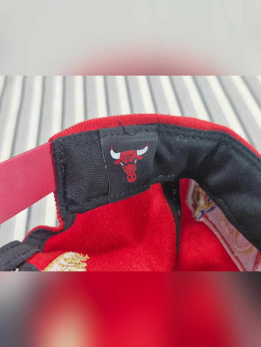 Mitchell & Ness Chicago Bulls NBA 50th Anniversary Snapback Hat Red Gold Under B - Picture 8 of 8